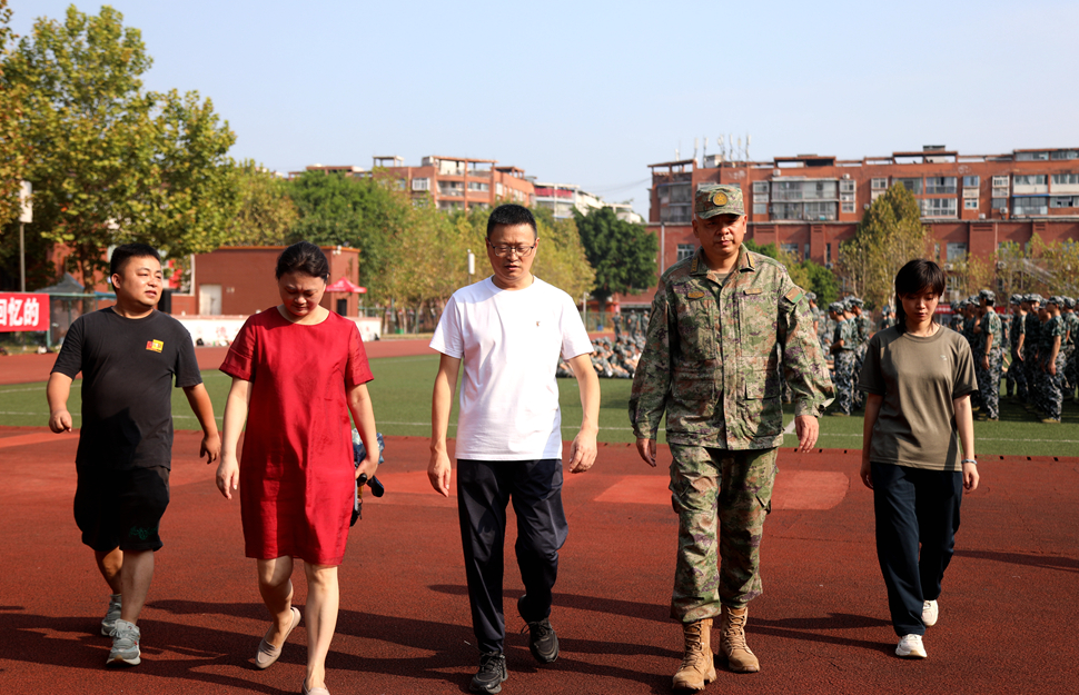 MNC_9832 MNC_9832